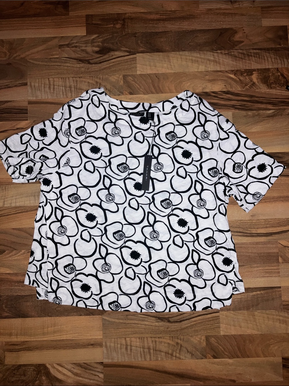 Tahari Cotton black white floral short sleeve. Top Tee shirt women’s Sz 1X NWT